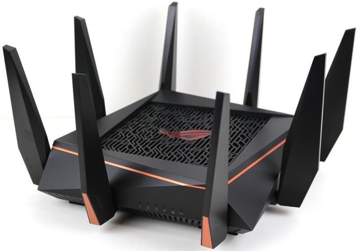 Router ASUS con 8 antenas