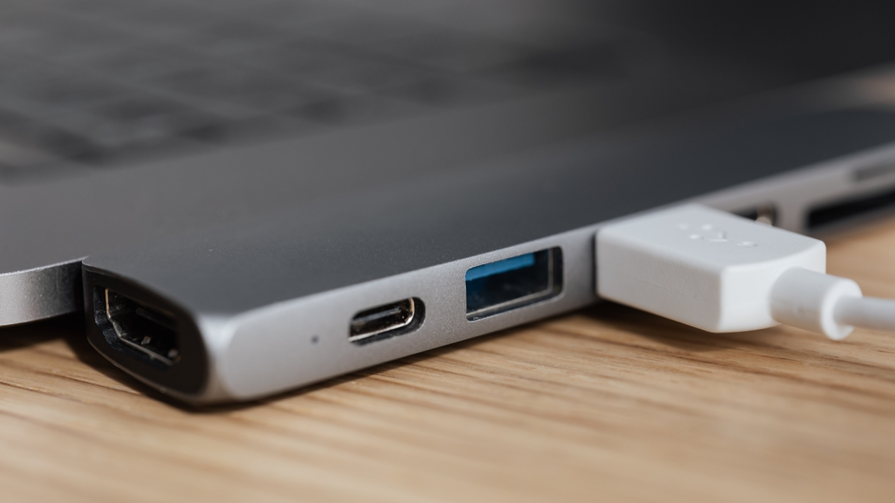 USB Hub vs Dock