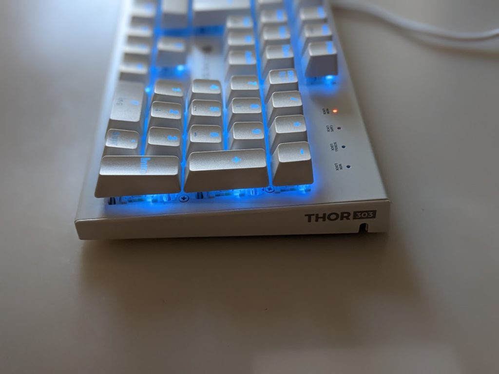 Genesis Thor 303 RGB