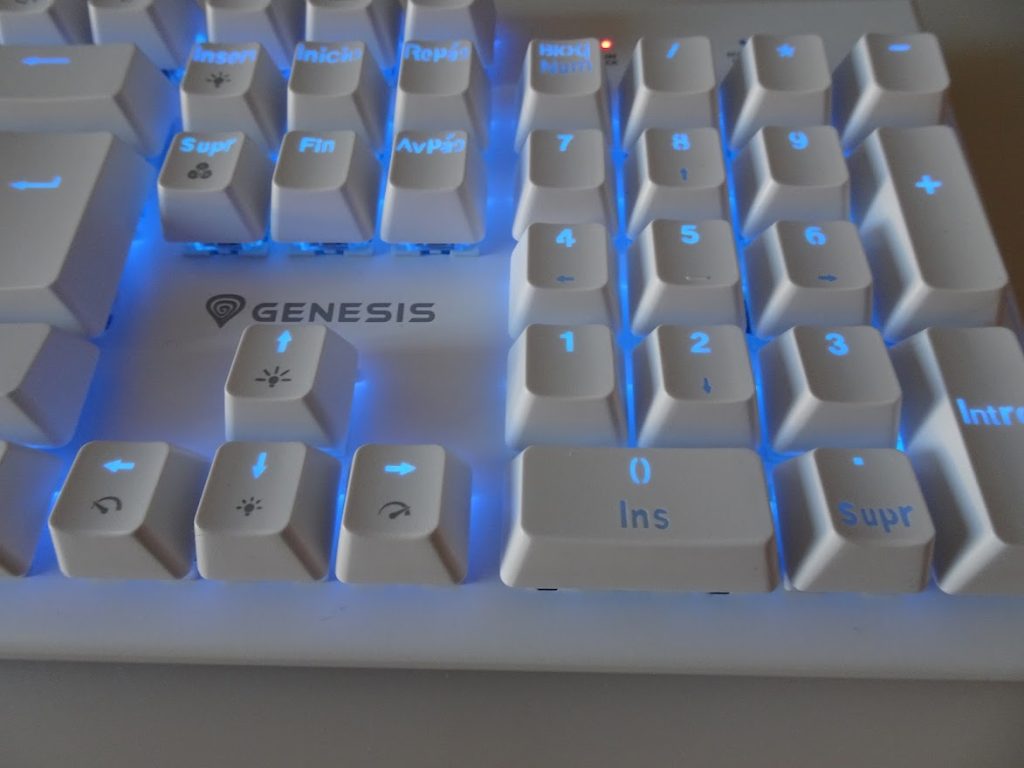 Genesis Thor 303 RGB