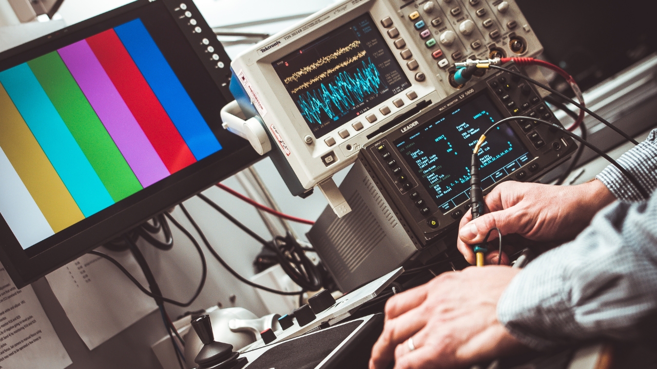 analogía entre electrónica e hidráulica