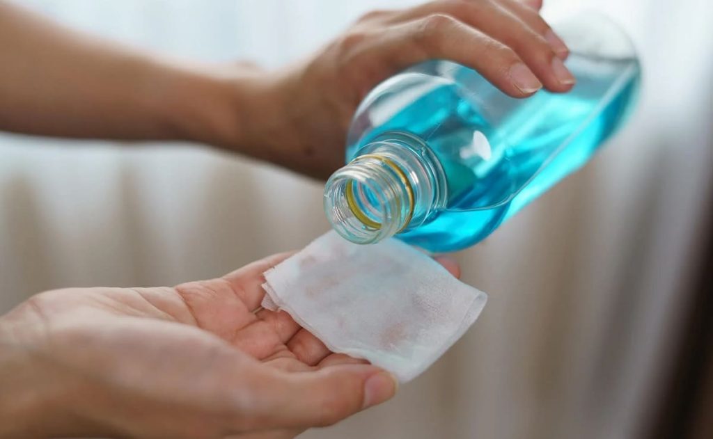 Isopropyl Alcohol: How to Use It to Clean Components - Hardware Guide