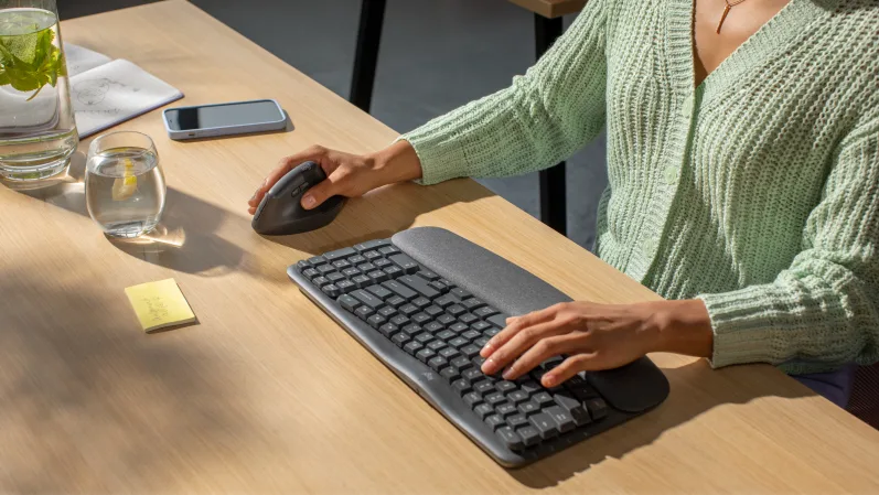 Nuevo teclado ergonómico Wave Keys de Logitech