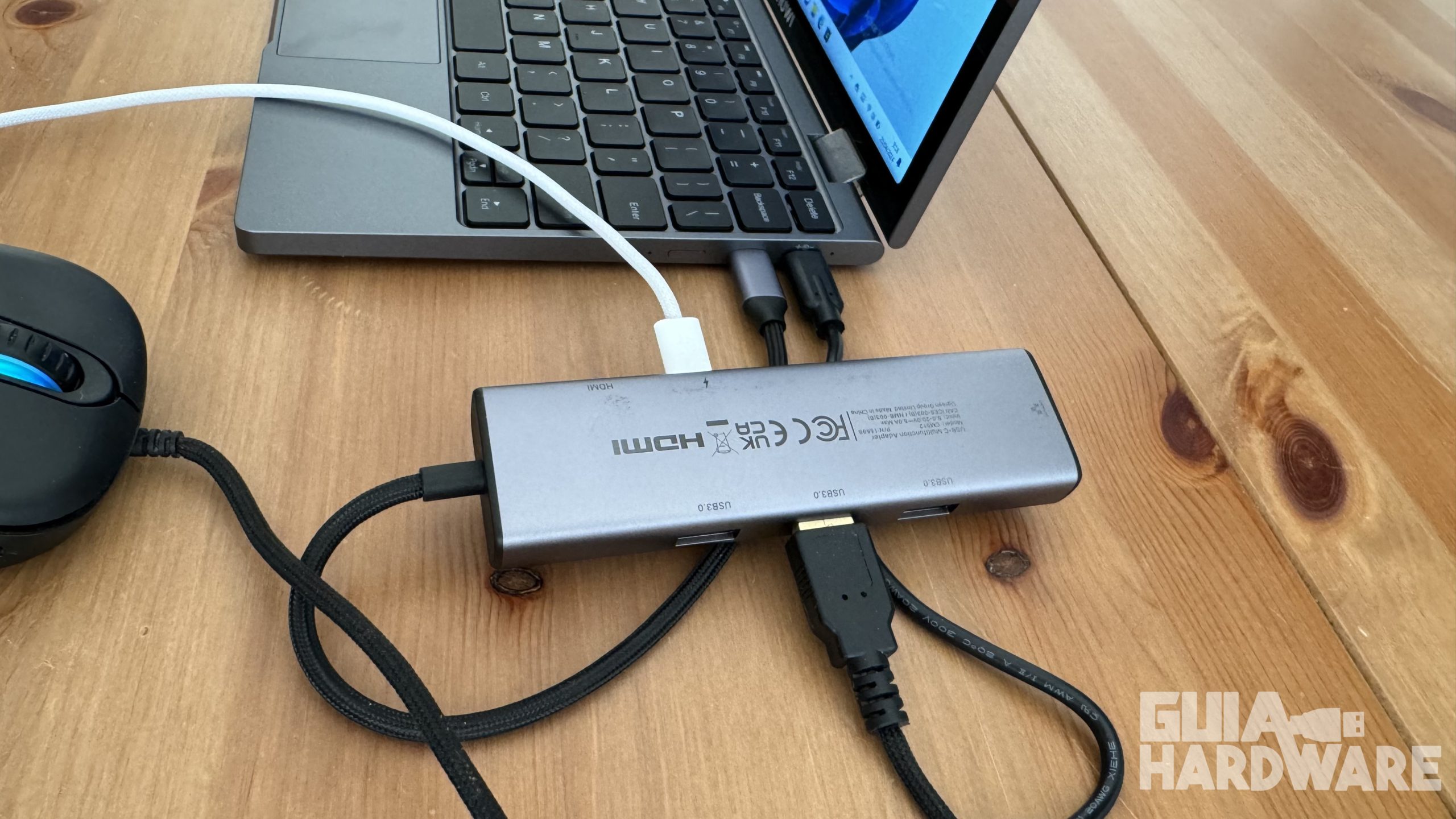 cargando el portátil y el móvil a la vez que tengo conectado un ratón a través de un HUB USB-C
