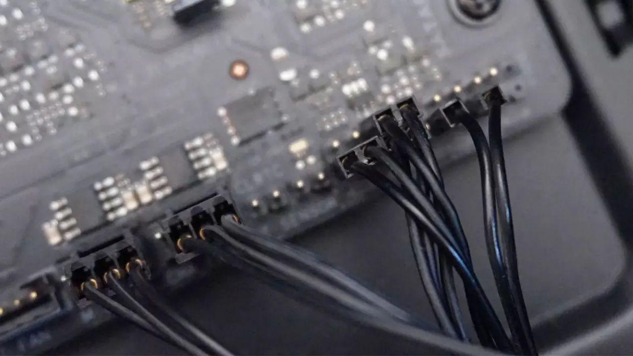 Conexiones del panel frontal de PC y placa base