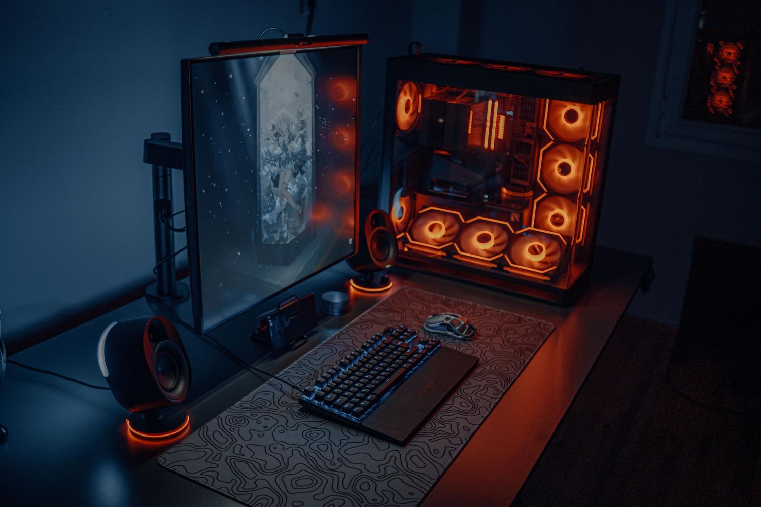 Estación de juego (gaming setup) con iluminación RGB y monitor curvo, ideal para ilustrar la baja latencia y velocidad del WiFi 7.