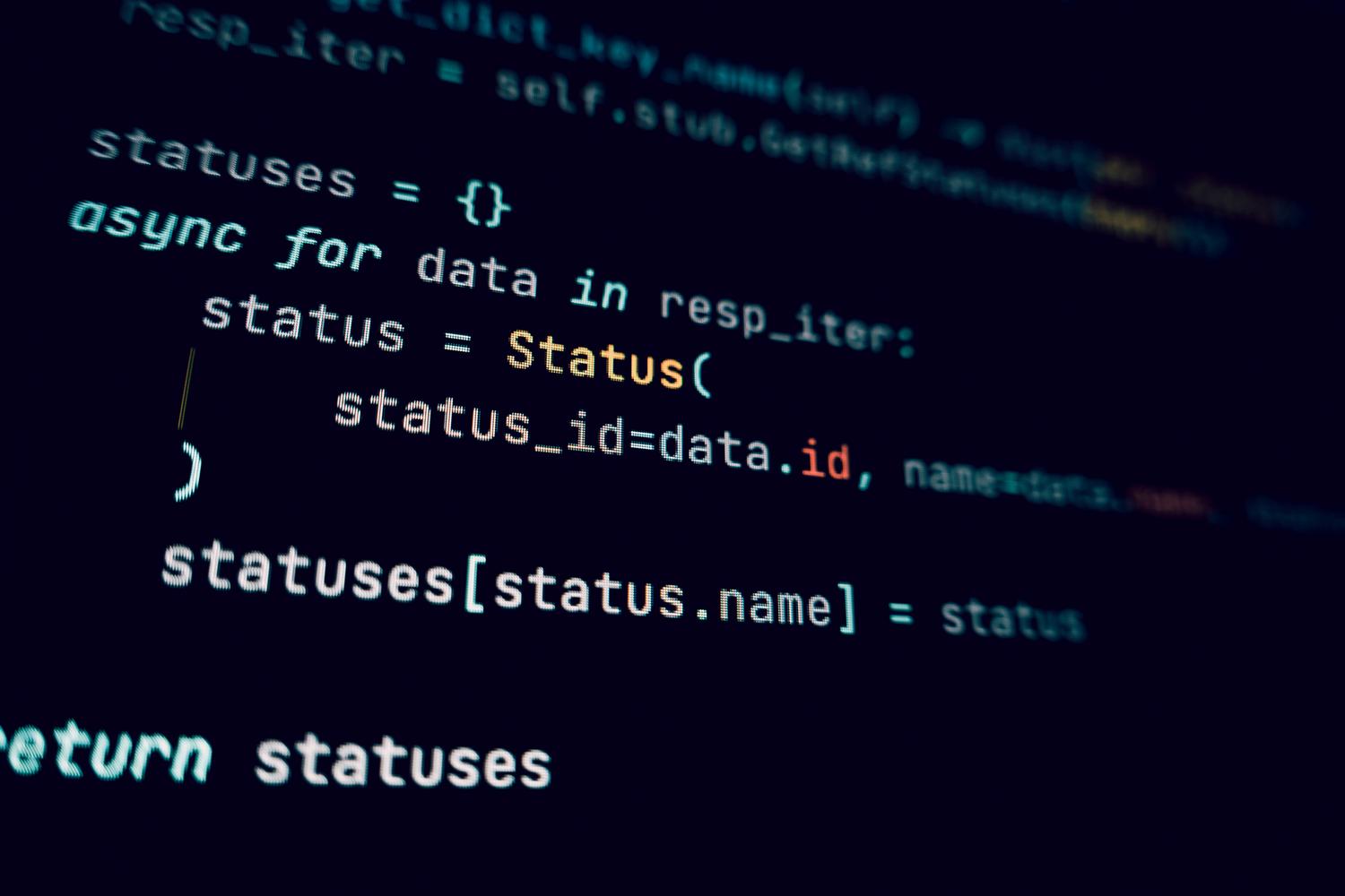 Vista detallada de código de programación en modo oscuro, ilustrando la configuración técnica del sistema.