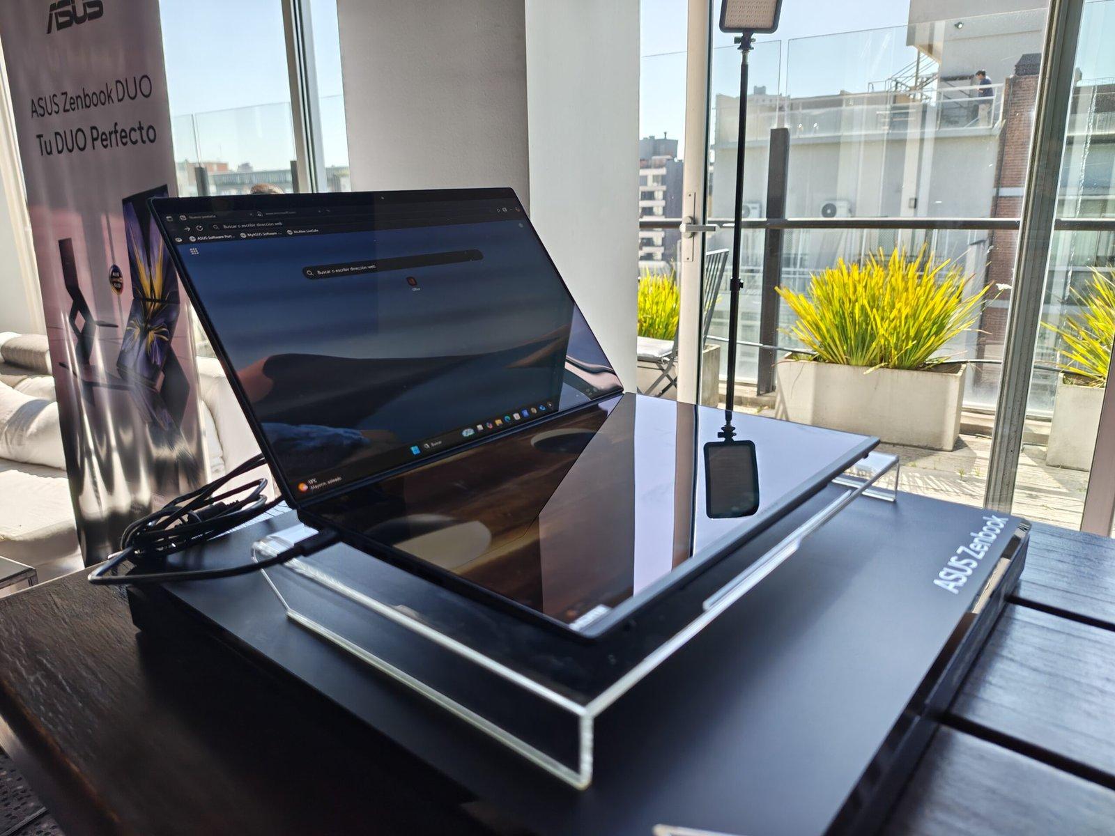 ASUS Zenbook DUO UX8407