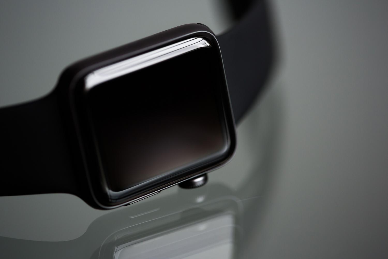 Primer plano detallado de un Apple Watch, ideal para ilustrar la gestión de archivos y almacenamiento en el dispositivo.