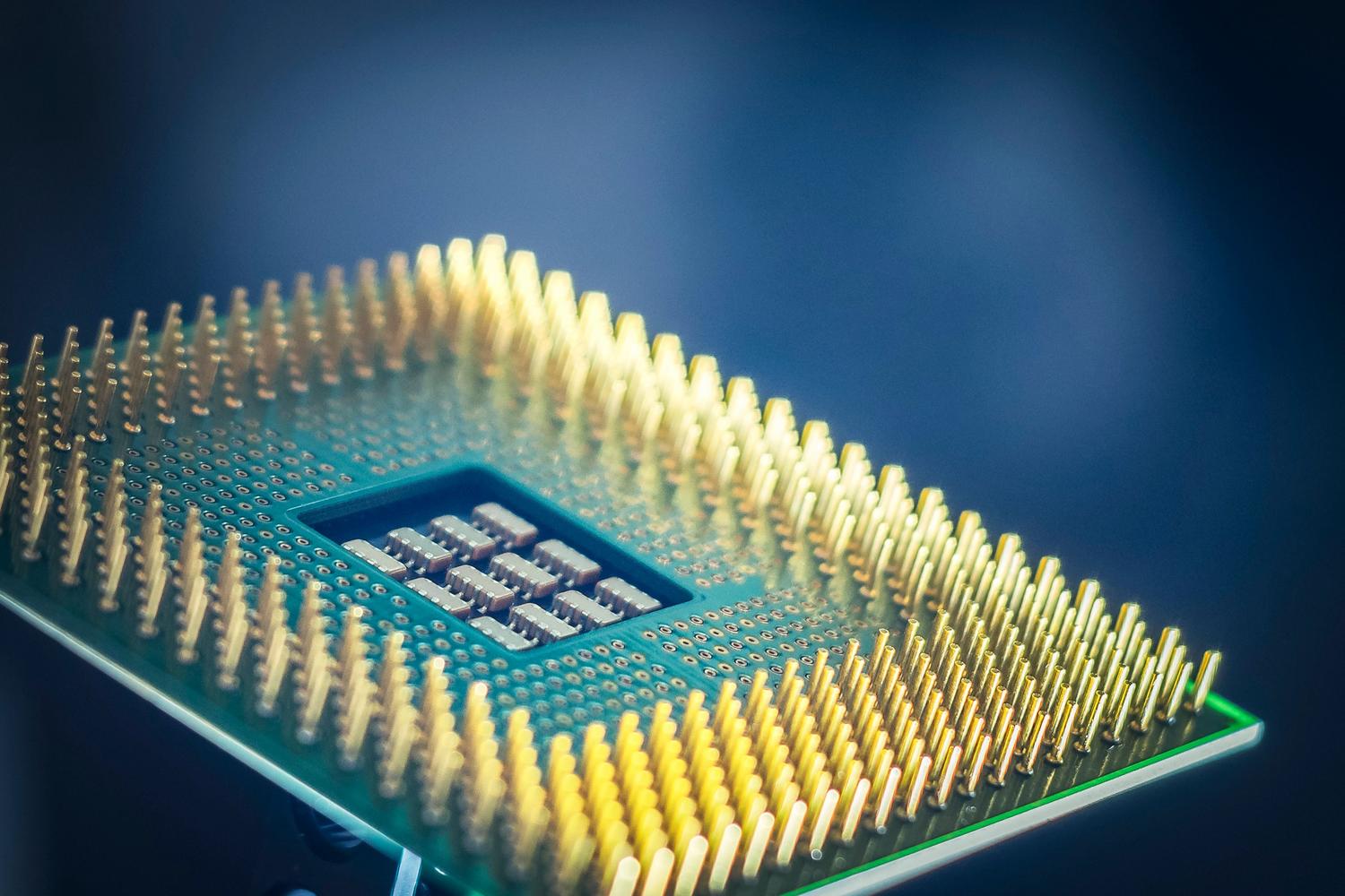 Primer plano de un microprocesador, representando el SoC MediaTek MT8121. Primer plano de un microprocesador, representando el SoC MediaTek MT8121.