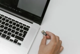 Cómo recuperar archivos de una unidad flash USB con o sin software